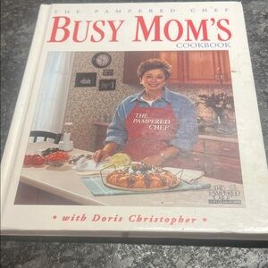 The Pampered Chef Busy Mom's Cookbook - Red and White Edition